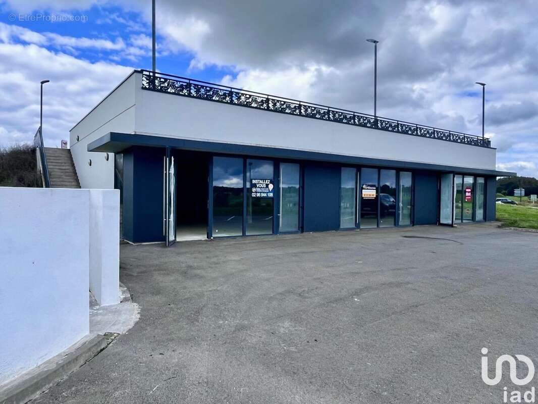 Photo 2 - Commerce à UZEL