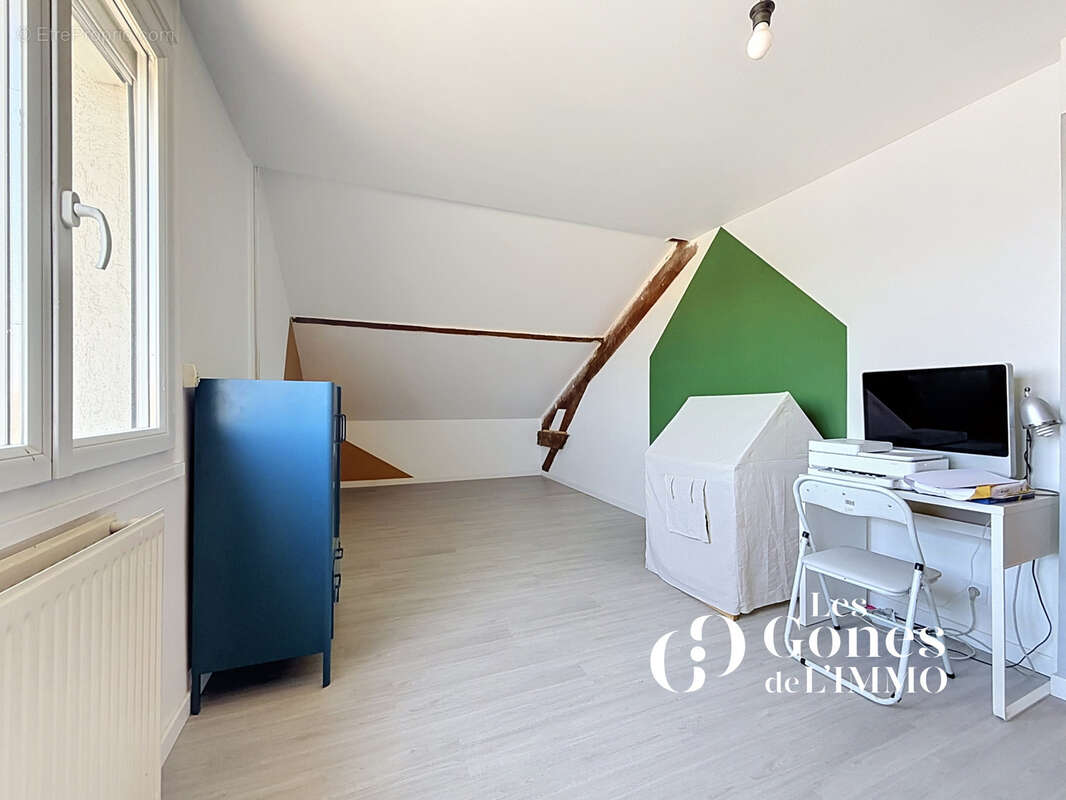 Craponne - villa 6 chambres - 287 m2 - jardin- garage - photo 9