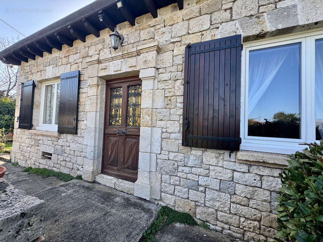 Maison à PUJOLS
