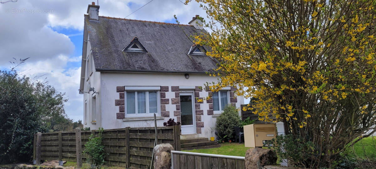 Maison à PLOUEZEC
