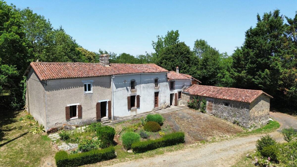 Maison à LA FORET-SUR-SEVRE
