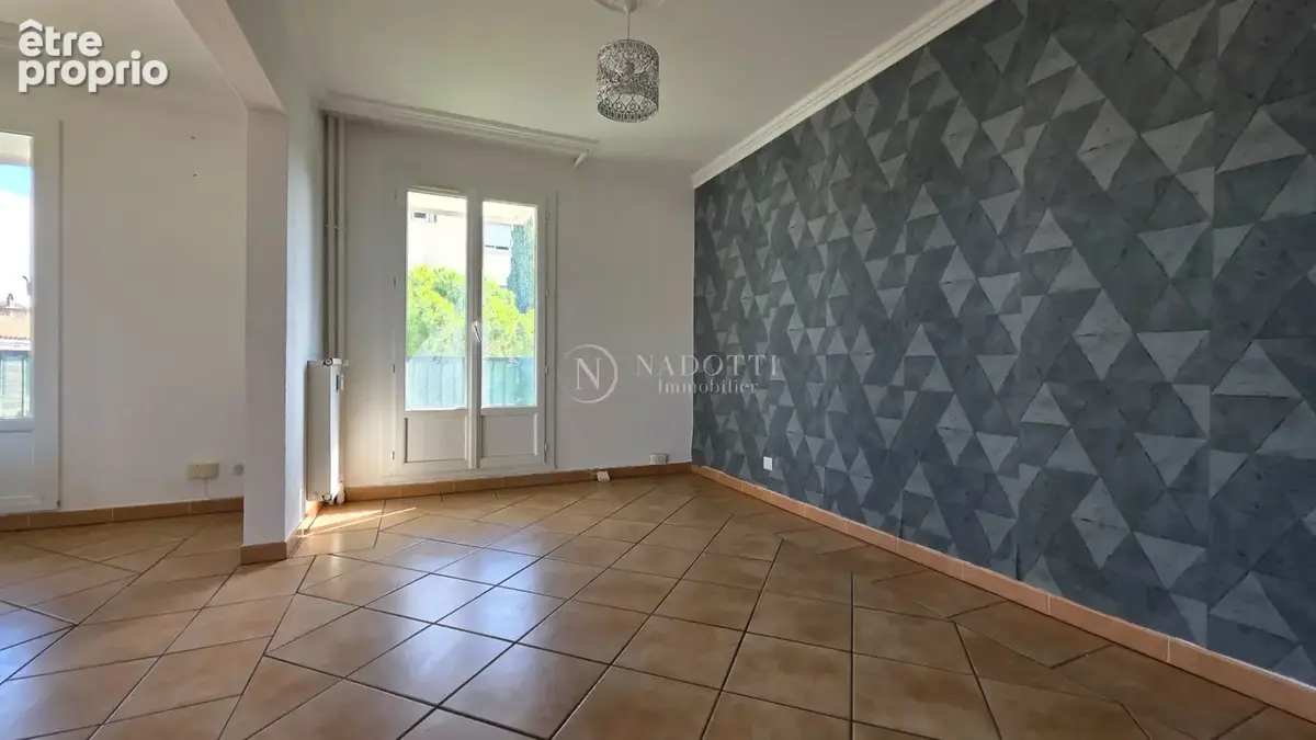 Cavaillon centre - Appartement  avec 2 balcons. - photo 2