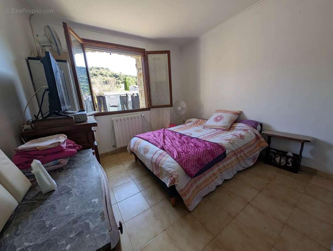 Maison à SAINT-BRES