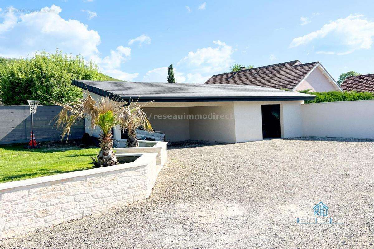 Maison à SAINT-SIMEON-DE-BRESSIEUX