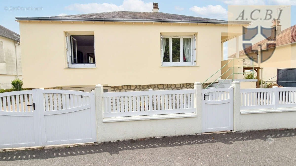 Pavillon sur sous-sol   mondoubleau   dpe c   jardin clos - photo 2