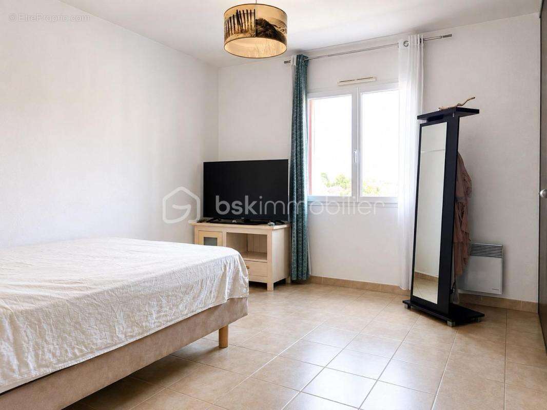 Sur un terrain d'angle de 236 m2, une maison de type 4 en R+1 de 95 m2 - photo 4