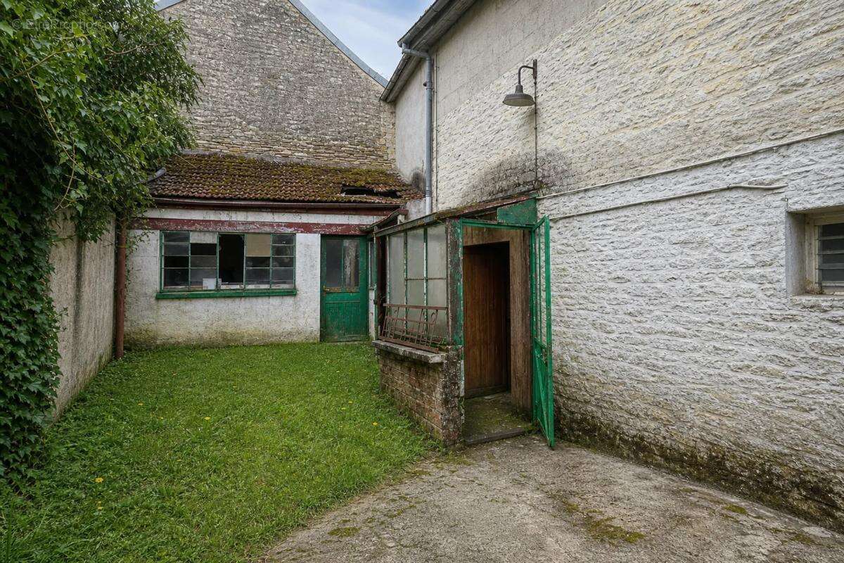 Maison à MONTIGNY-SUR-AUBE