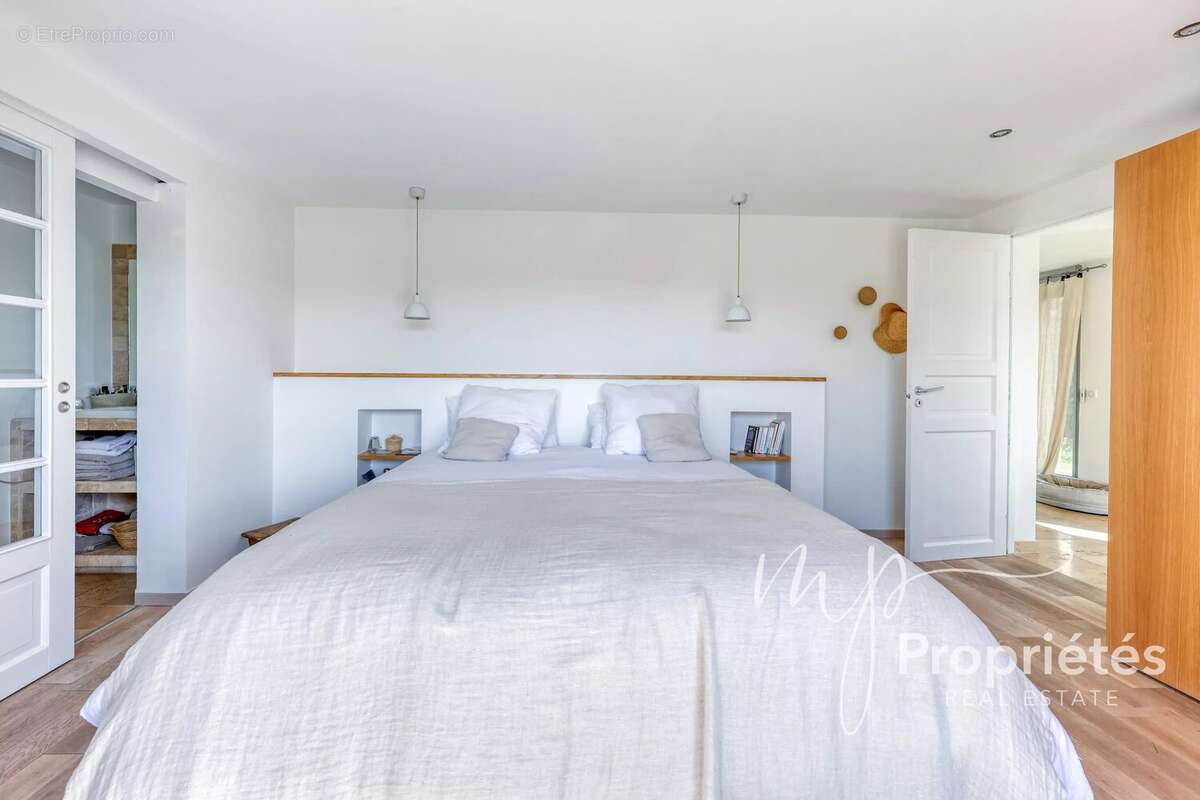 Maison à BORMES-LES-MIMOSAS