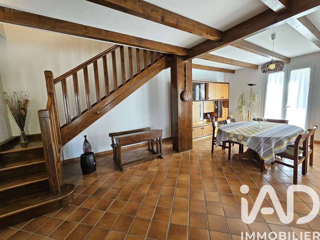 Maison 137 m² à Saint-Vincent-De-Barres  - photo 7