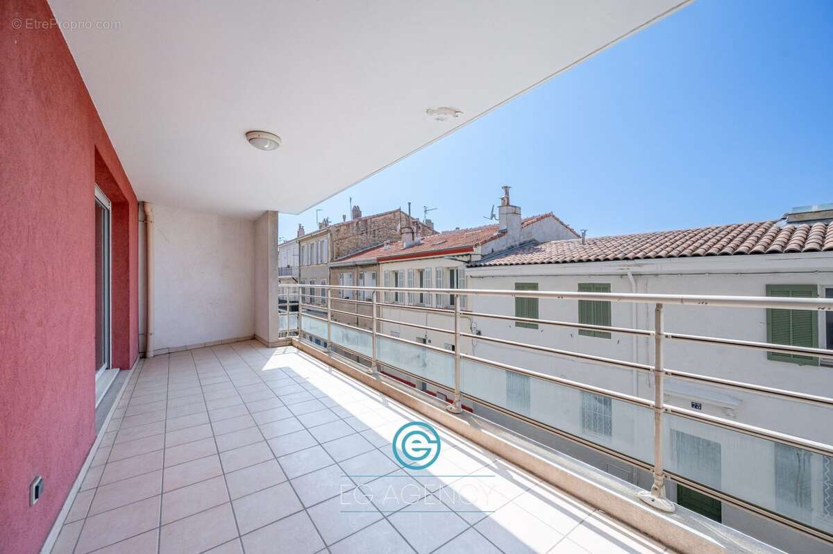 Appartement à MARSEILLE-4E