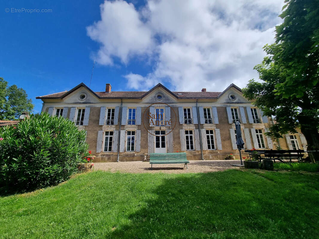 Maison à MONTBRON