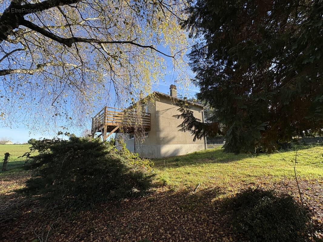 Maison à SAINT-LEONARD-DE-NOBLAT