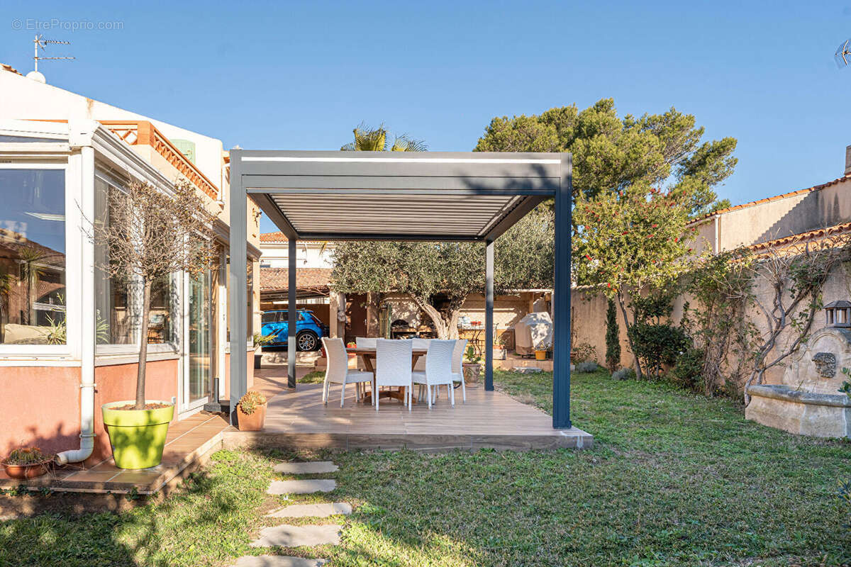 A VENDRE - Maison de plain pieds Coeur de Village T6 - Sausset-les-Pins avec garage - photo 4