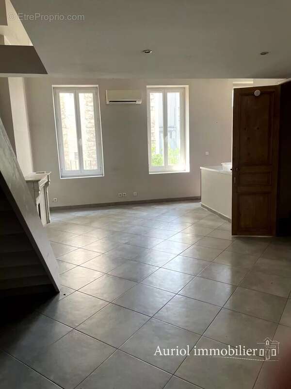 Appartement à MARSEILLE-4E