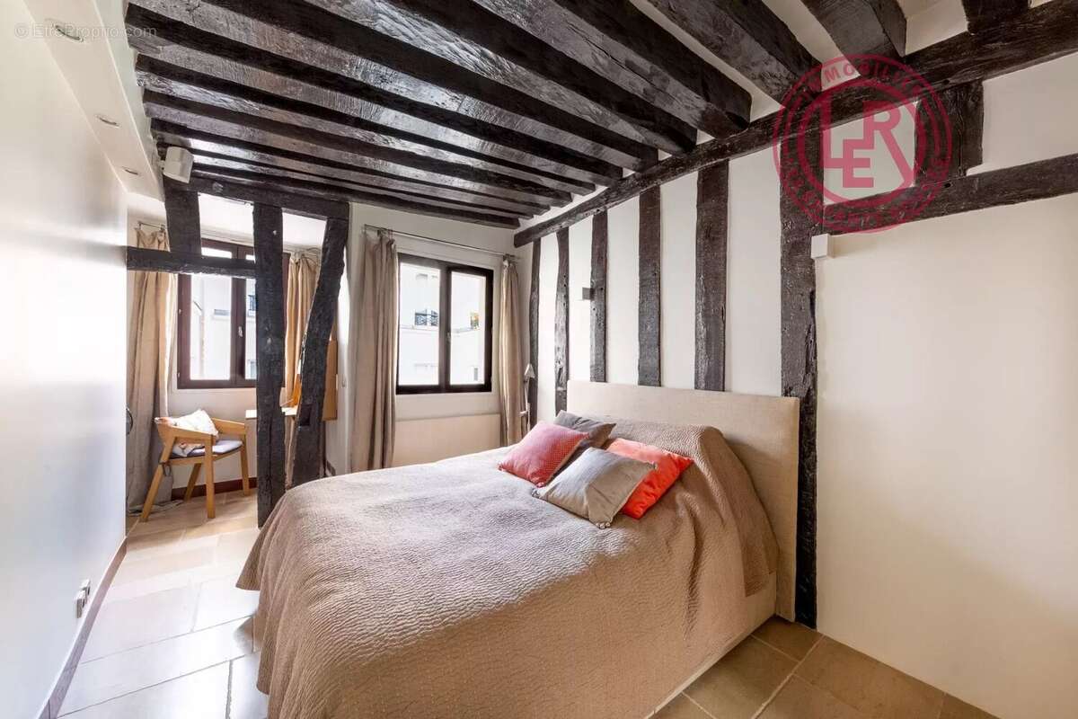 Appartement à PARIS-3E