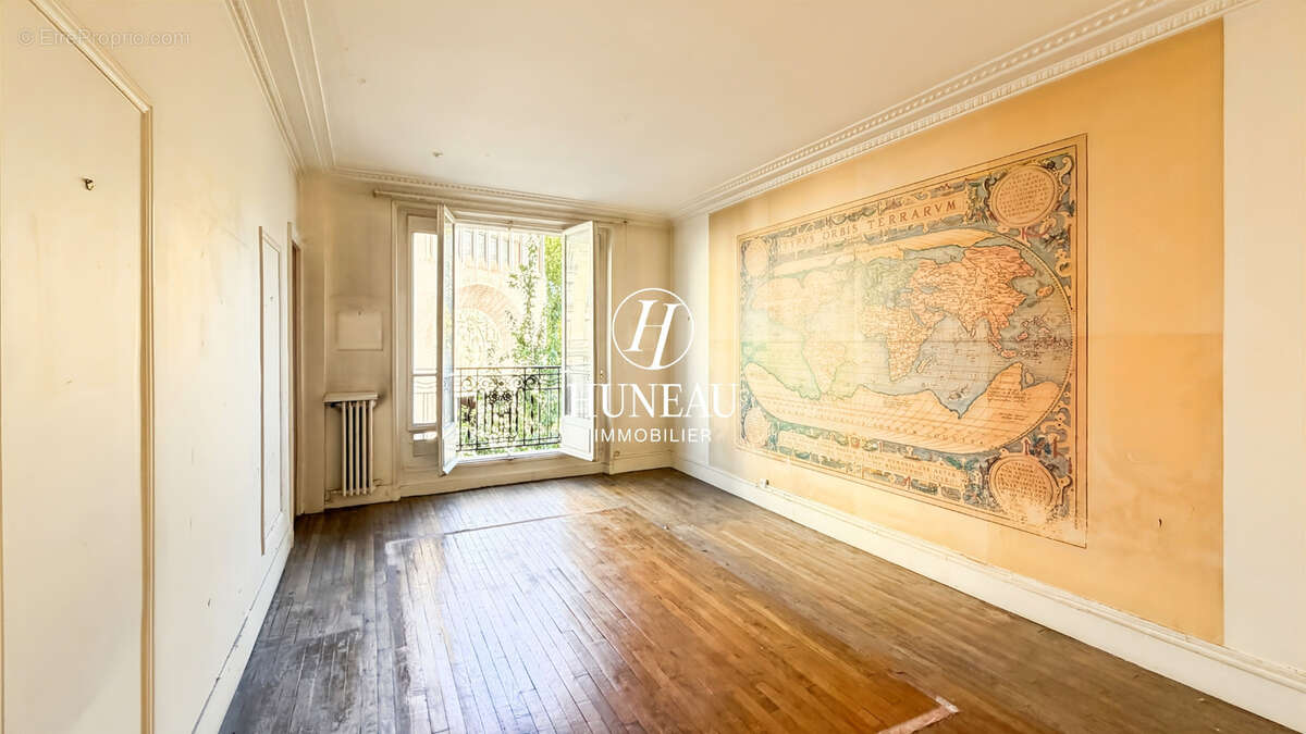 Appartement avec de beaux volumes, beaucoup de potentiel et une chambre de service - photo 6