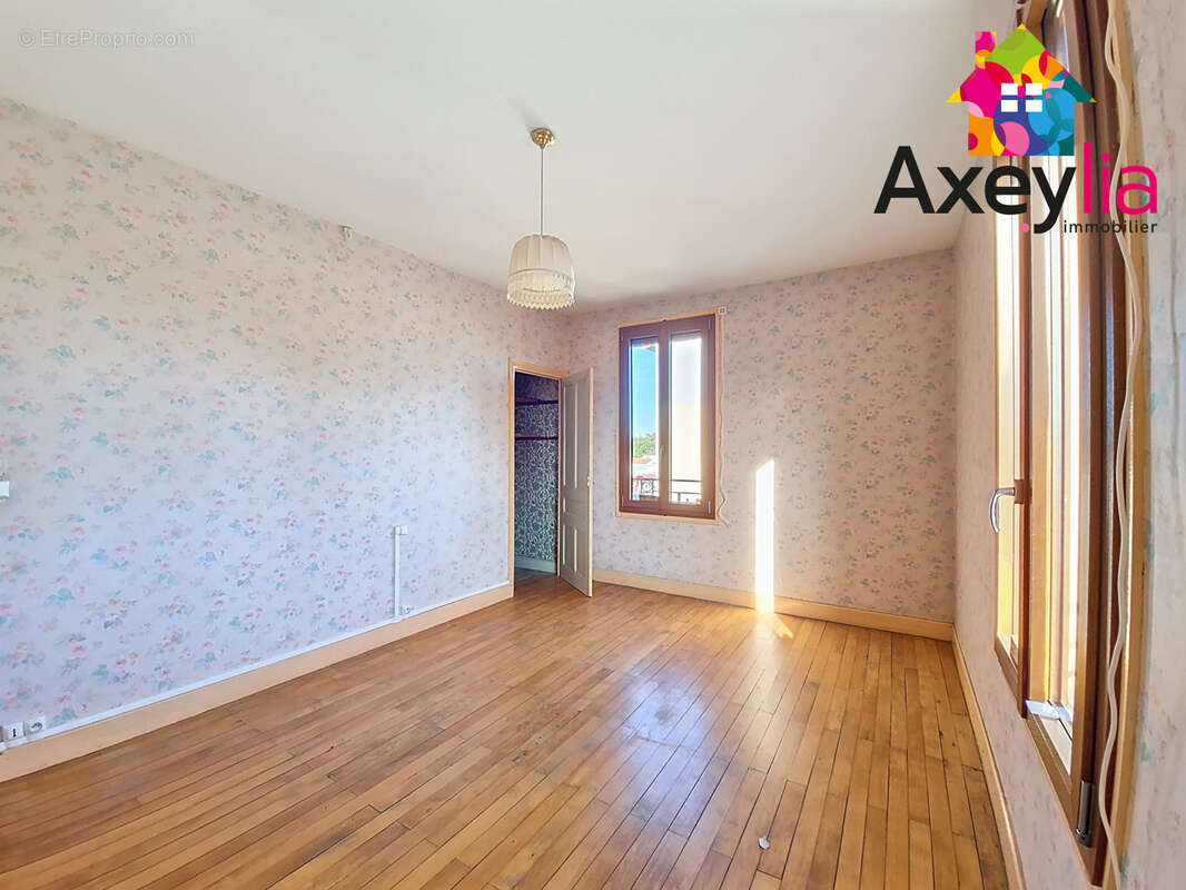 Maison à LA PACAUDIERE