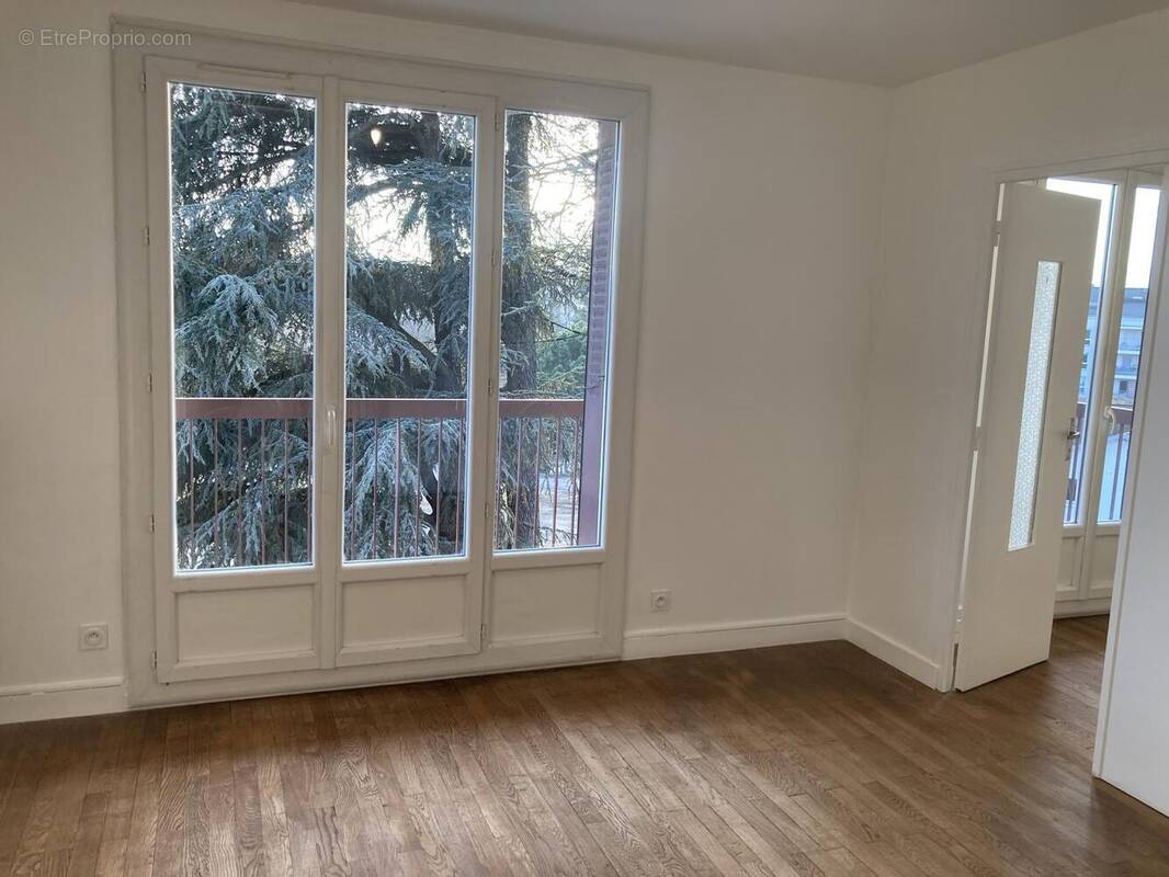 Photo 1 - Appartement à TASSIN-LA-DEMI-LUNE