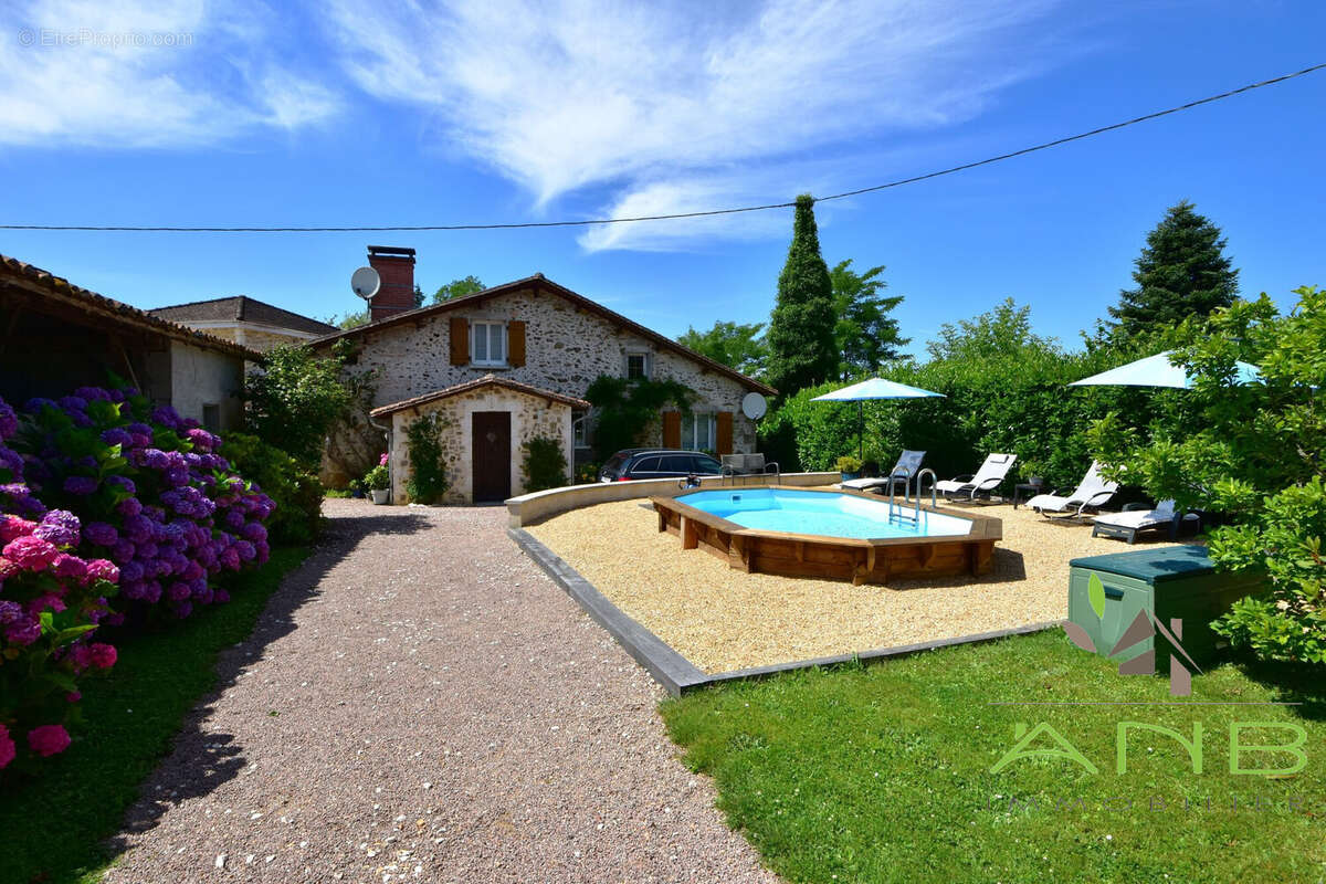 Maison à BUSSIERE-BADIL