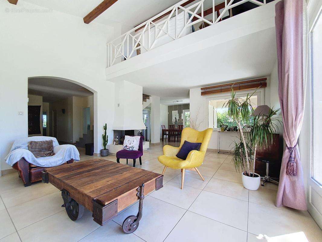 Maison - 3 Chambres - possibilité 4 - Cave - Buanderie - Terrasse - Balcon - Jardin - Piscine - Au calme - photo 8