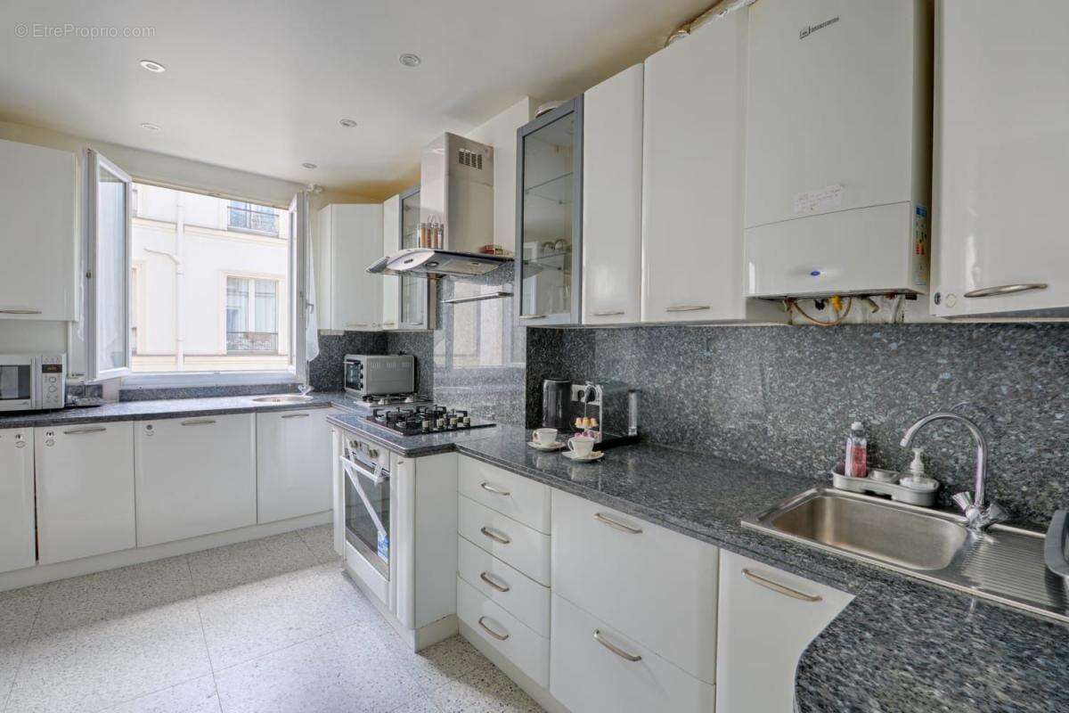 Appartement à PARIS-10E