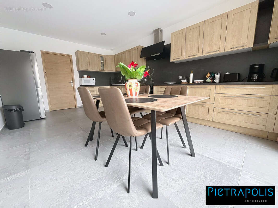 Maison à CRECHES-SUR-SAONE