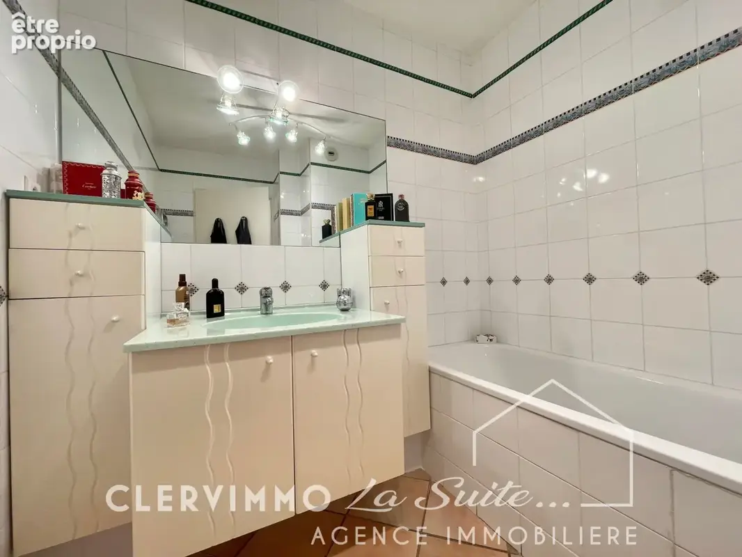 Dernier etage - 115 m2 - un exterieur d'exception de 110 m2 - aubagne - photo 13