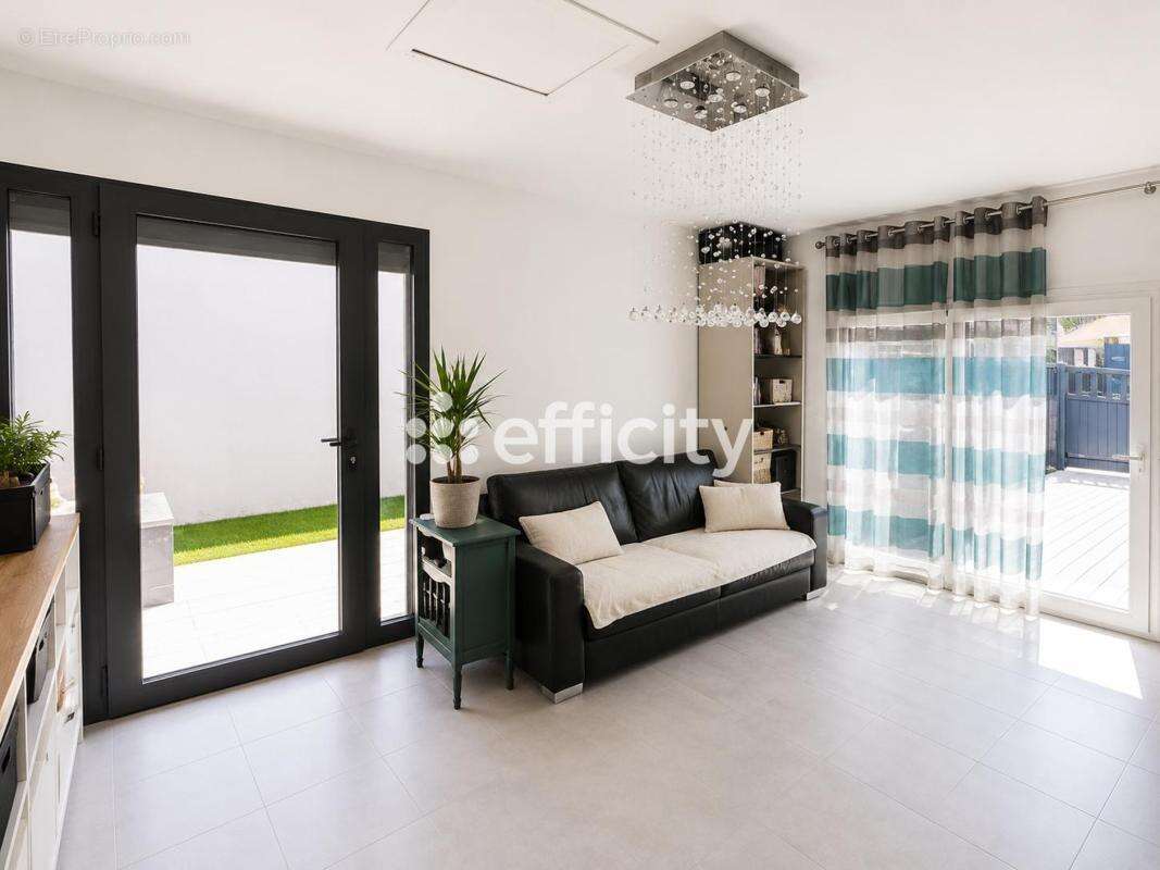 Maison 108 m² à Semussac  - photo 8