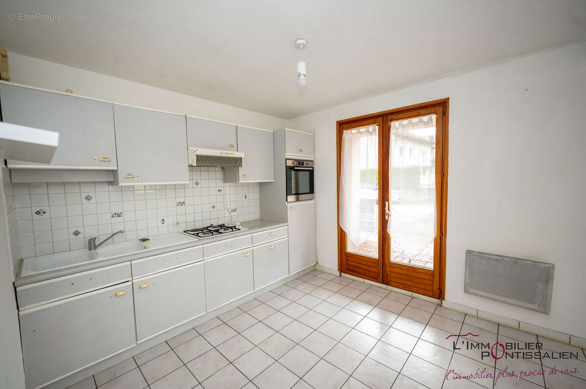 Appartement rez-de-chaussée Type 2 Rochejean centre village - photo 2