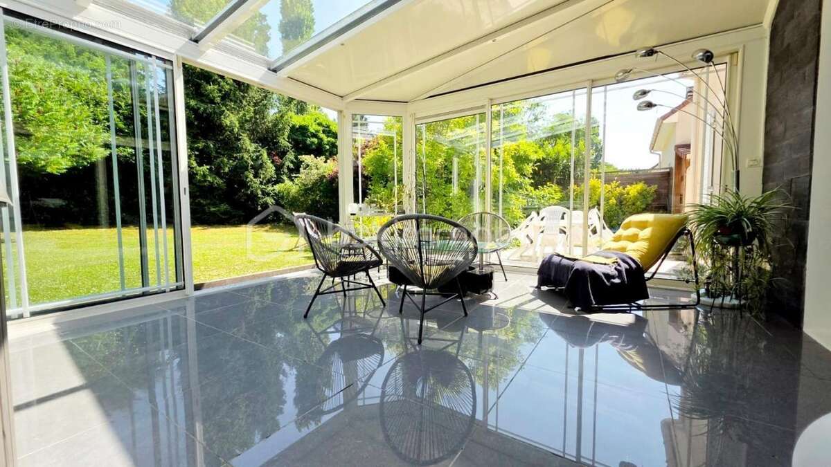 Maison à SAINT-PIERRE-DU-PERRAY