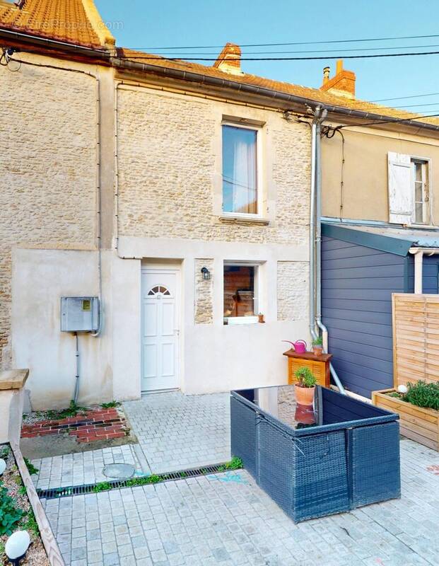 Maison à DEMOUVILLE