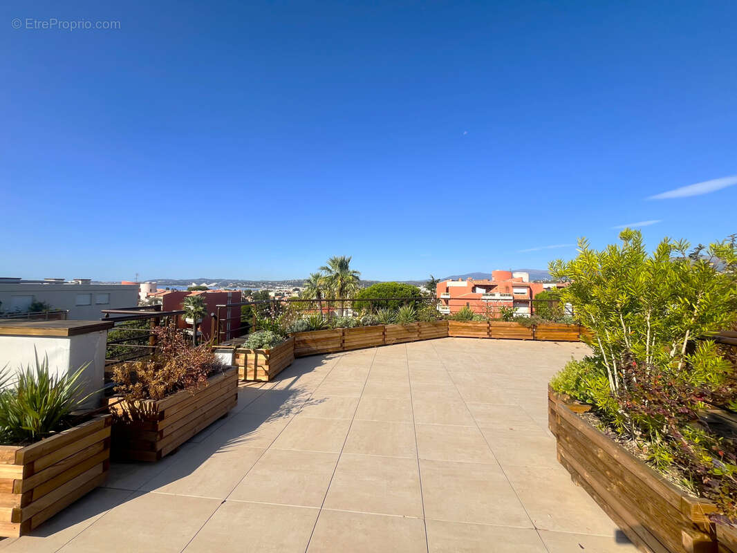 Appartement à SAINT-LAURENT-DU-VAR