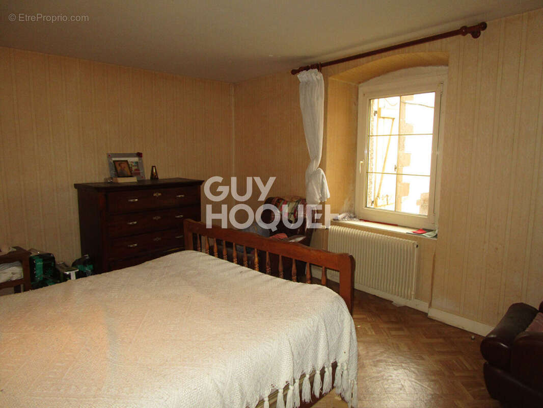 Maison à SIAUGUES-SAINTE-MARIE