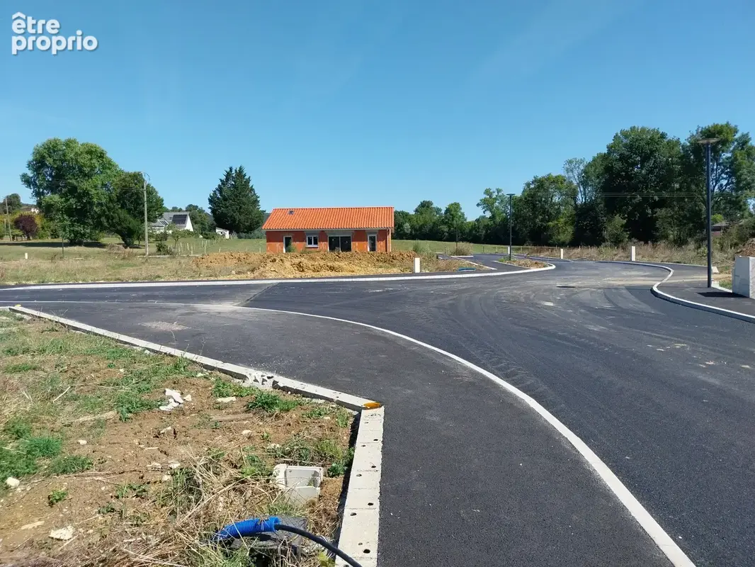 A vendre à Villereversure Terrain constructible et viabilisé 582 m2 - photo 2