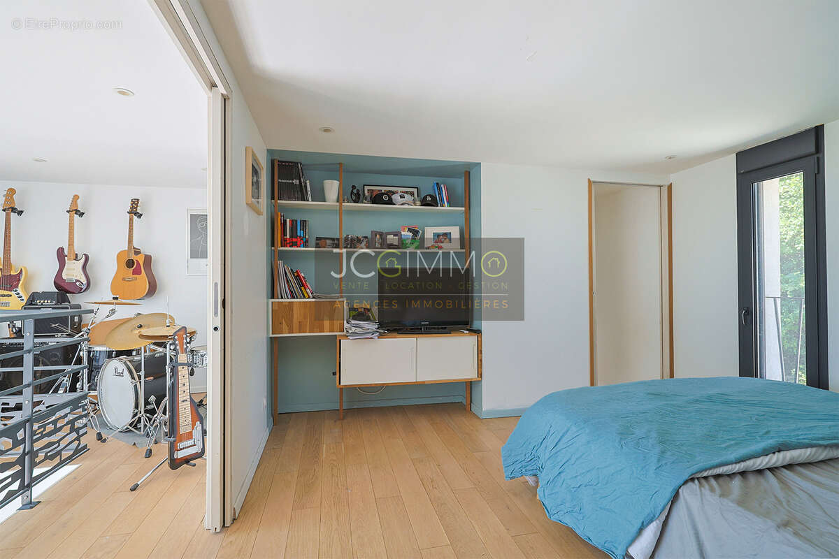 Villa contemporaine T5 de 150m2 habitables avec vue dominante, garage et piscine ! - photo 14