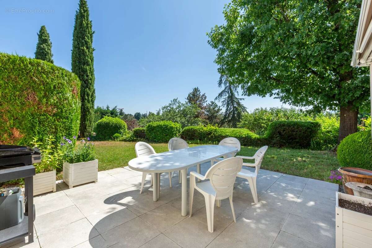 Maison à SAINT-GENIS-LES-OLLIERES