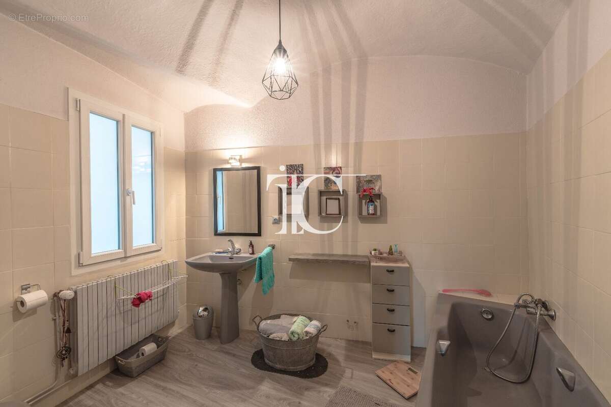 Maison à LABLACHERE