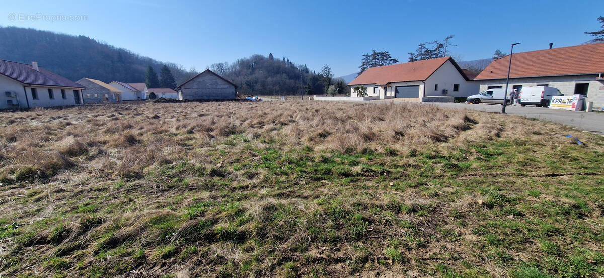 Terrain à CHAZEY-BONS