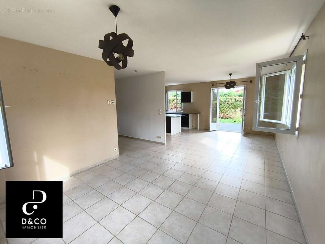 Maison à CHARNAY-LES-MACON