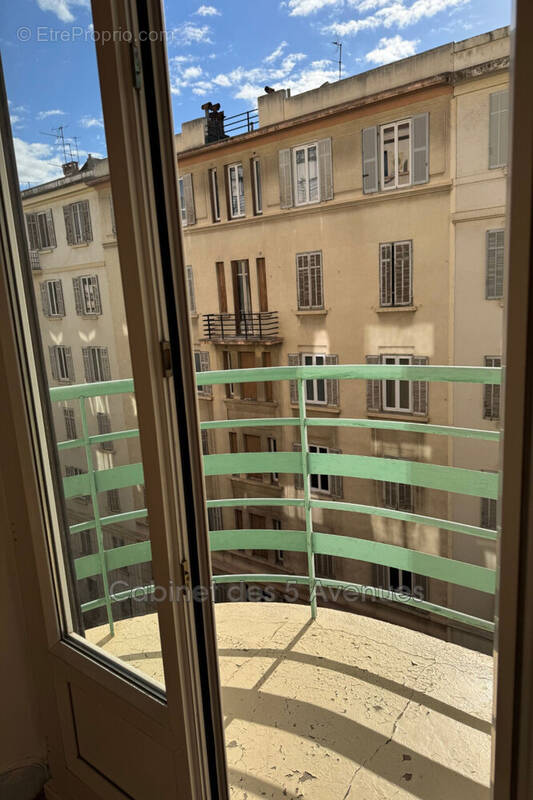 Appartement à MARSEILLE-4E