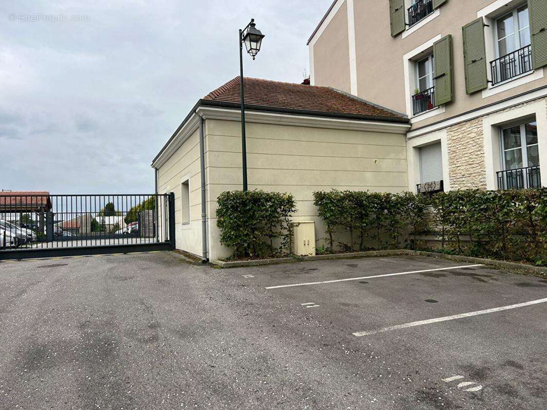 Parking à BIEVRES