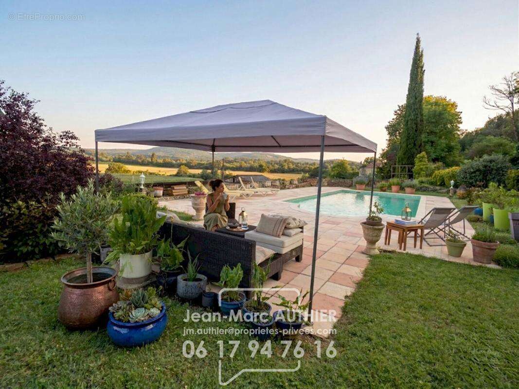 Maison  atypique de 228 m2 4 chambres jardin piscine proche commerces - photo 2