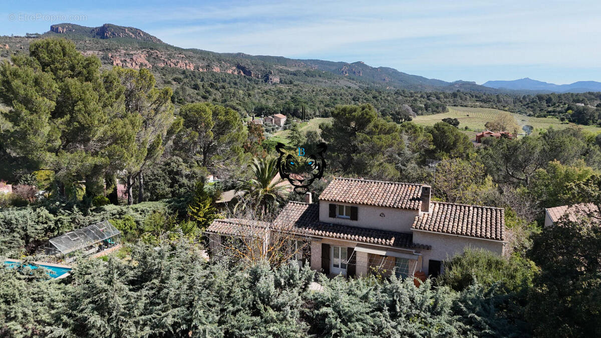 Maison à ROQUEBRUNE-SUR-ARGENS