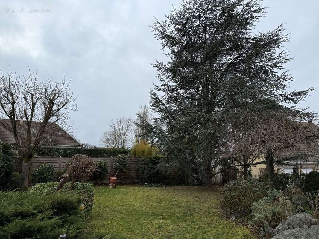 Maison à MANDRES-LES-ROSES