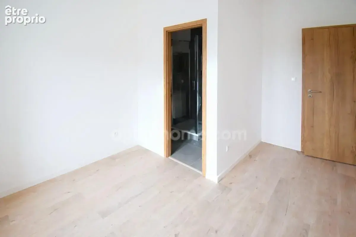 Appartement de 97.6m2 avec 3 chambres, 2 salles de bain, parking, balcon, cave - photo 10
