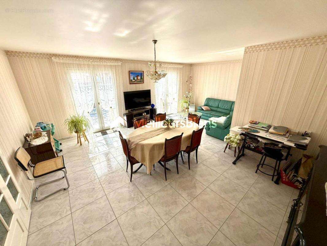 Maison à SAINT-ESTEVE