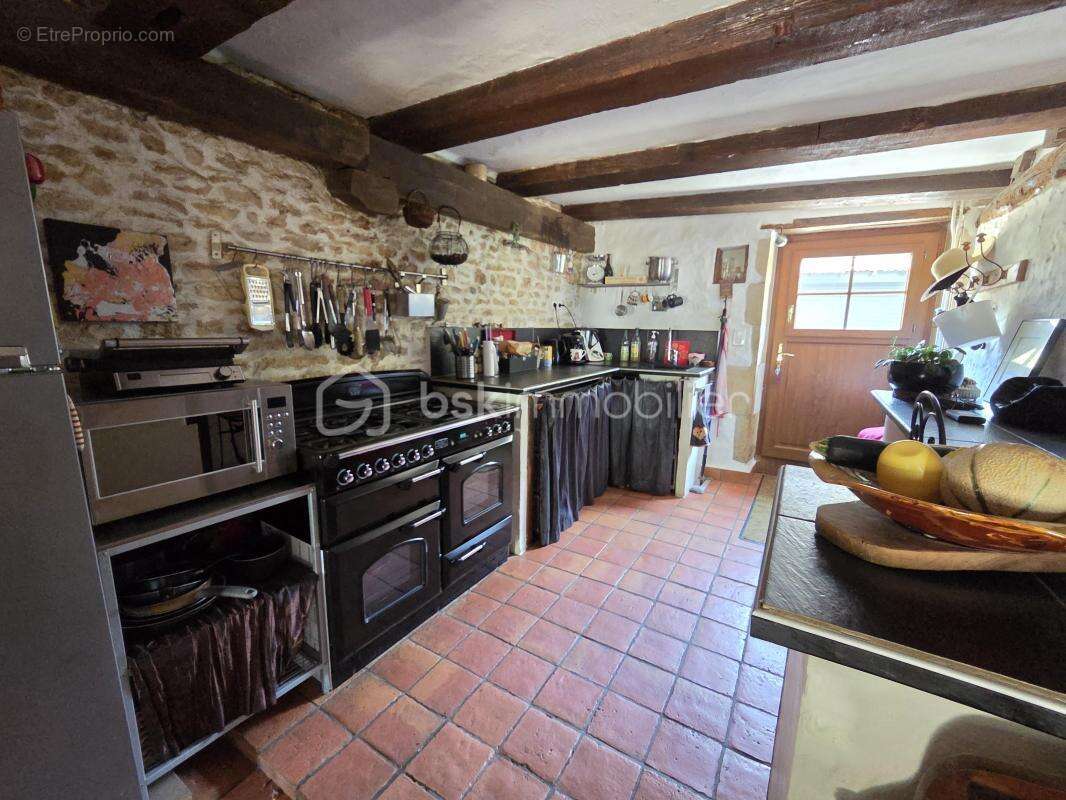 Magnifique Corps de ferme de 222m³ avec piscine et dépendances - photo 3