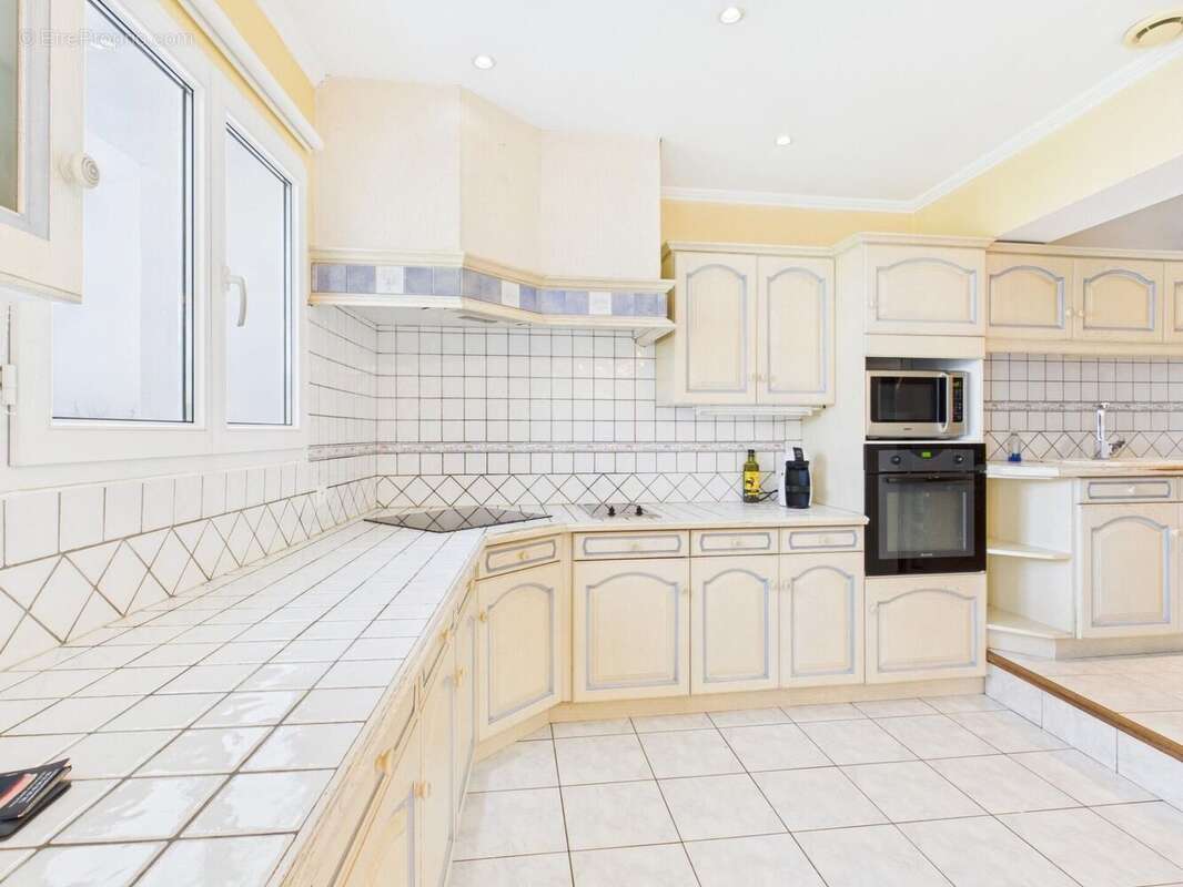 Maison 195 m² à Moux  - photo 7