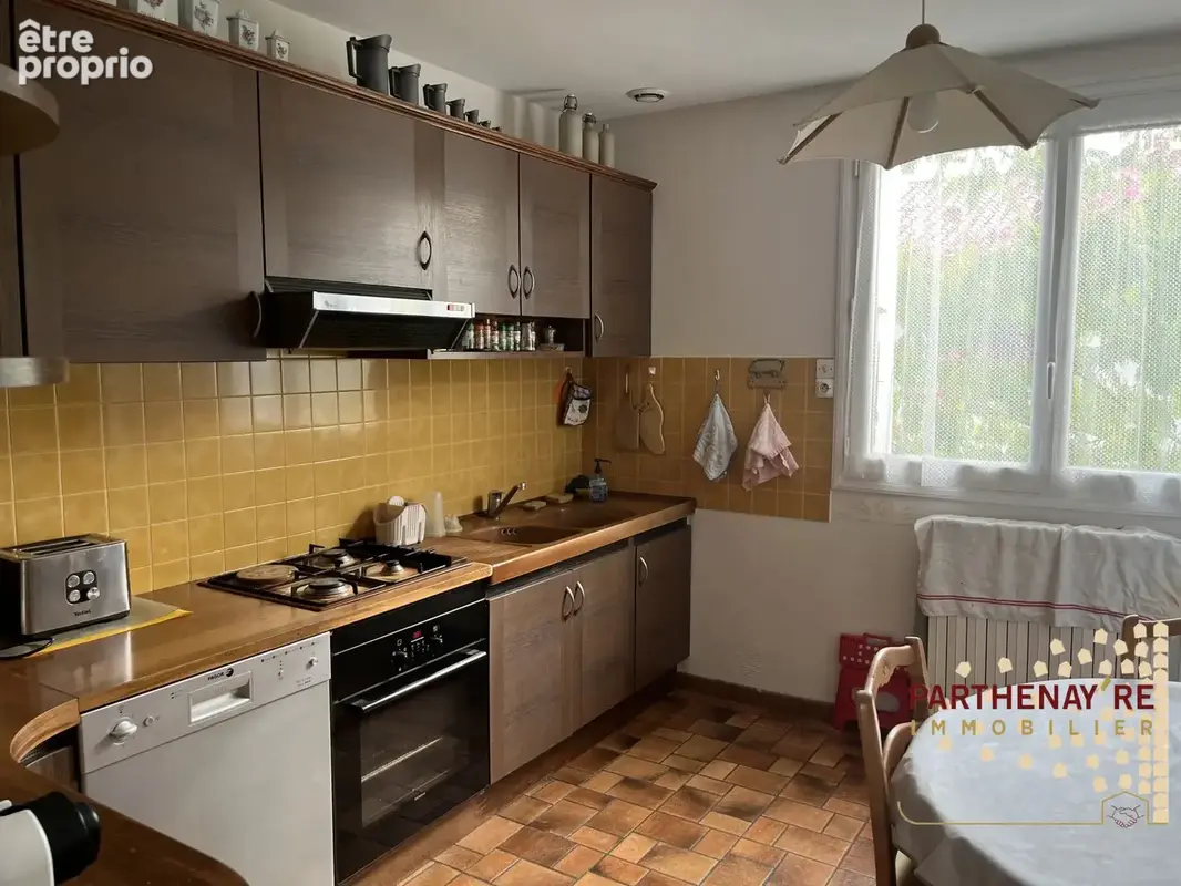 Maison 92 m² à Parthenay  - photo 6