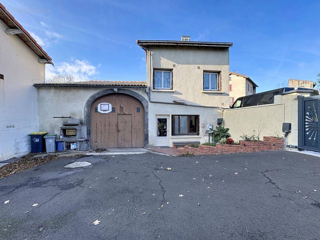 Maison à SAINT-BONNET-PRES-RIOM